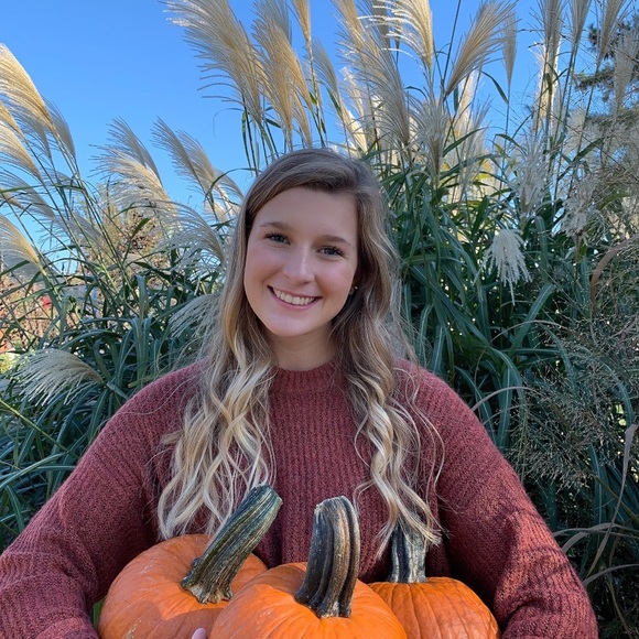 Meet your Posher, Taylor - Picture 1 of 4